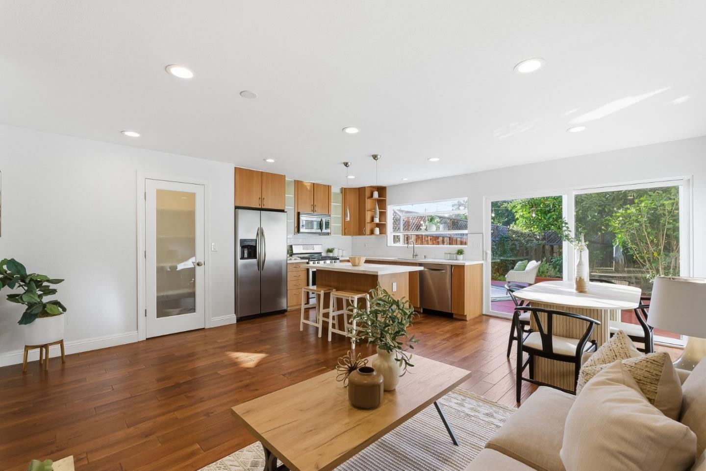 Front Image Thumbnail for ML82032809