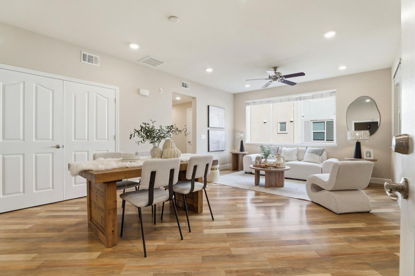 Front Image Thumbnail for ML82032874