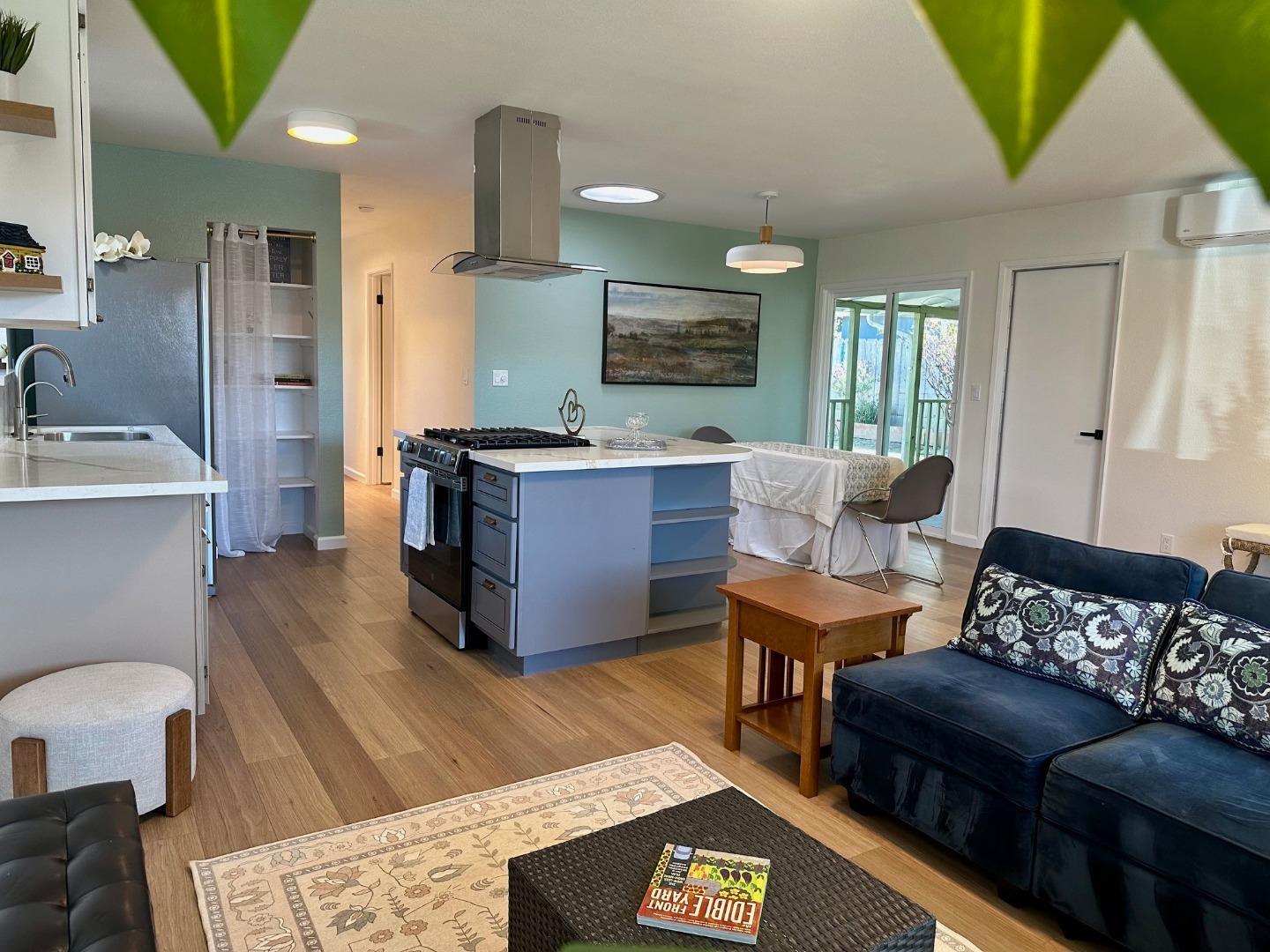 Front Image Thumbnail for ML82033120