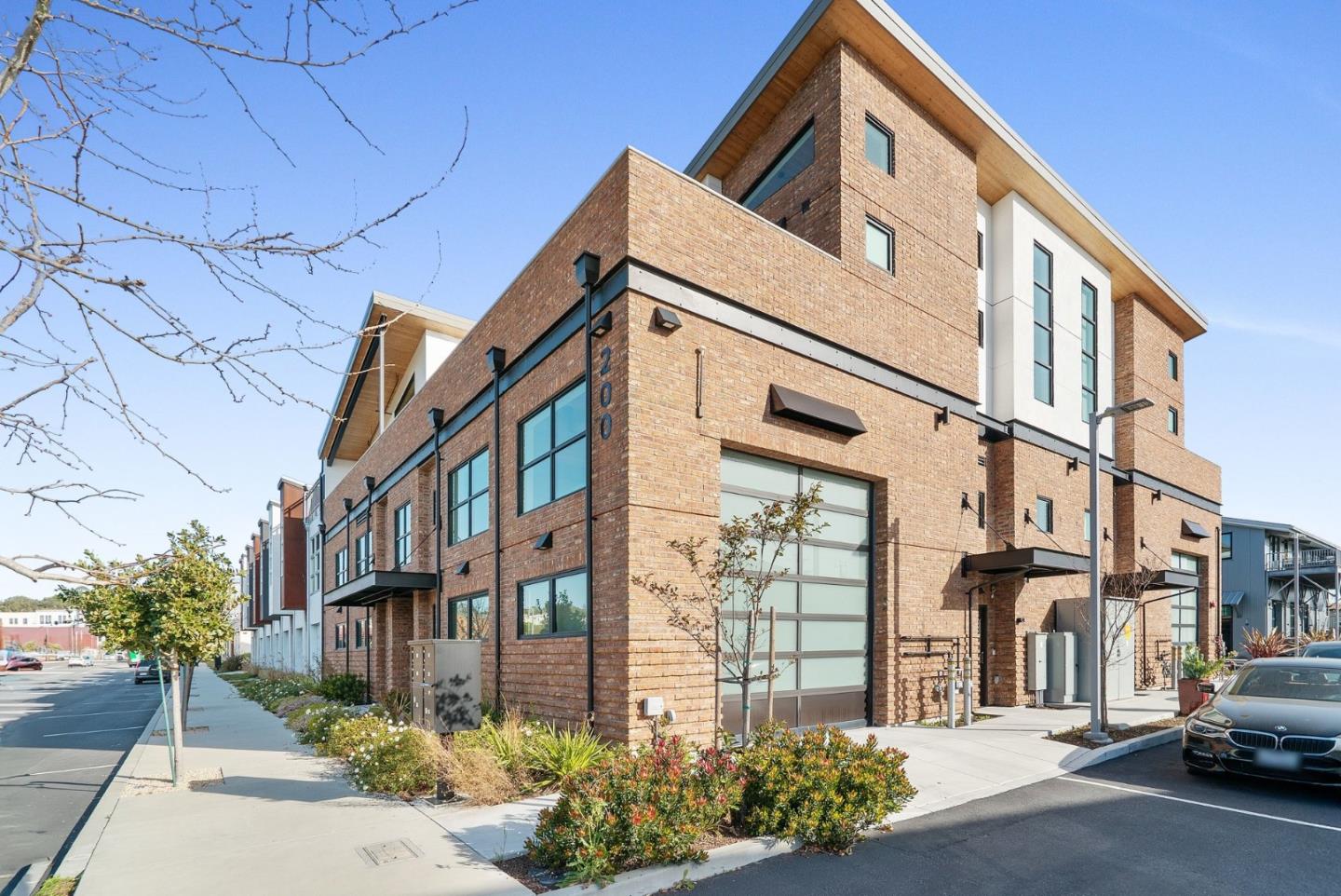 Front Image Thumbnail for ML82033206