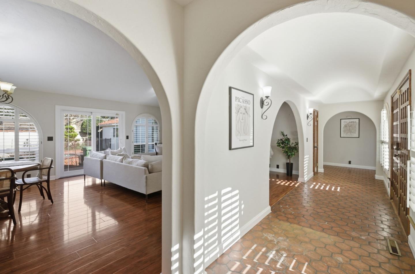 Front Image Thumbnail for ML82033211