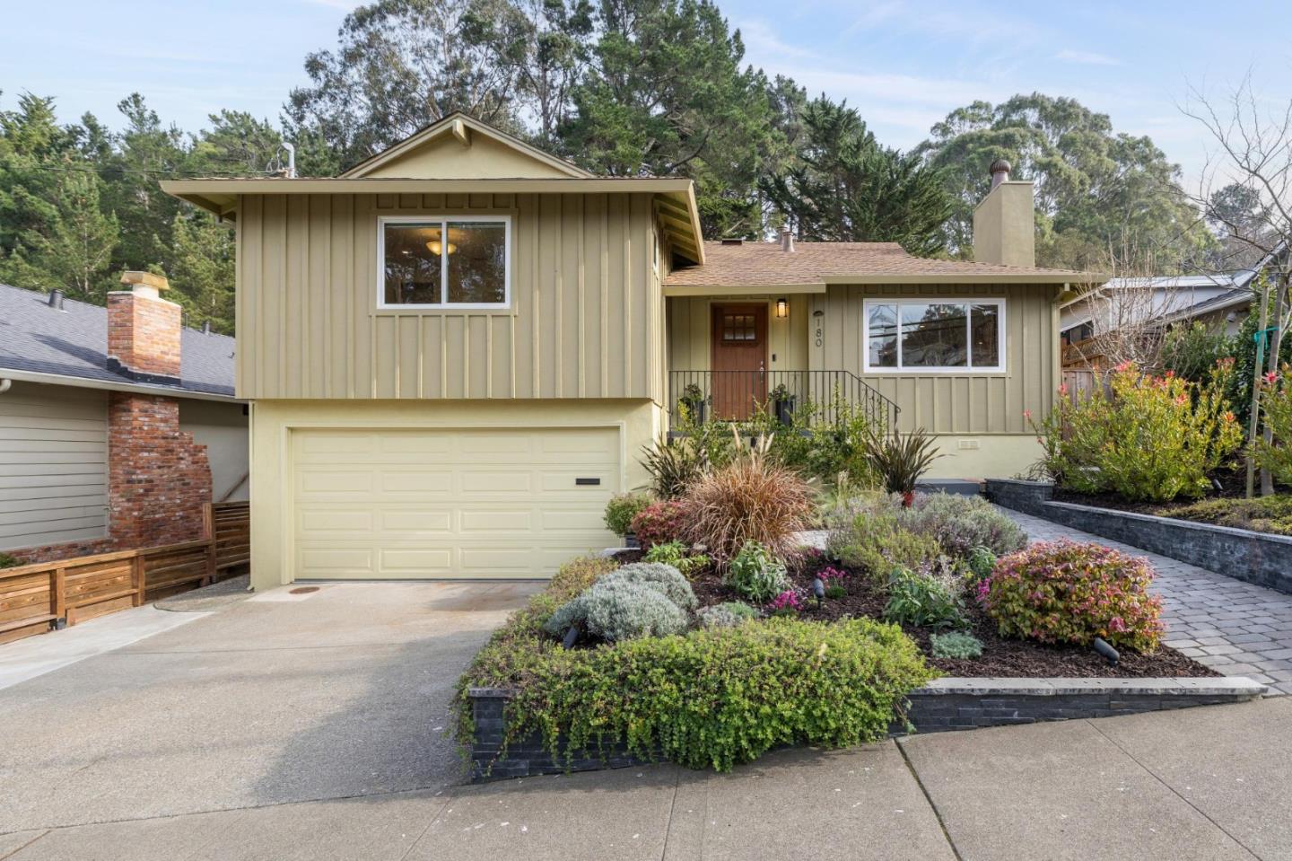 Front Image Thumbnail for ML82033296