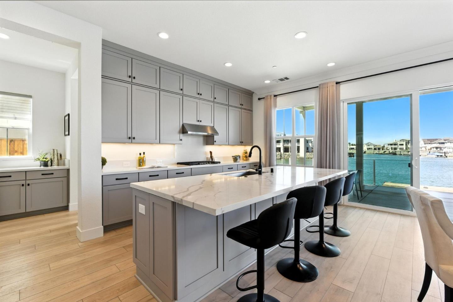 Front Image Thumbnail for ML82033435