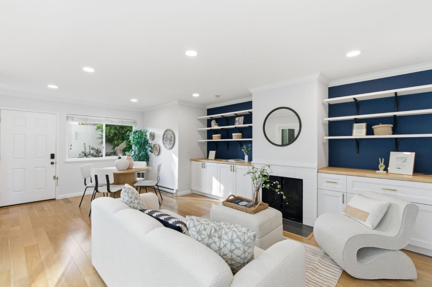 Front Image Thumbnail for ML82033562