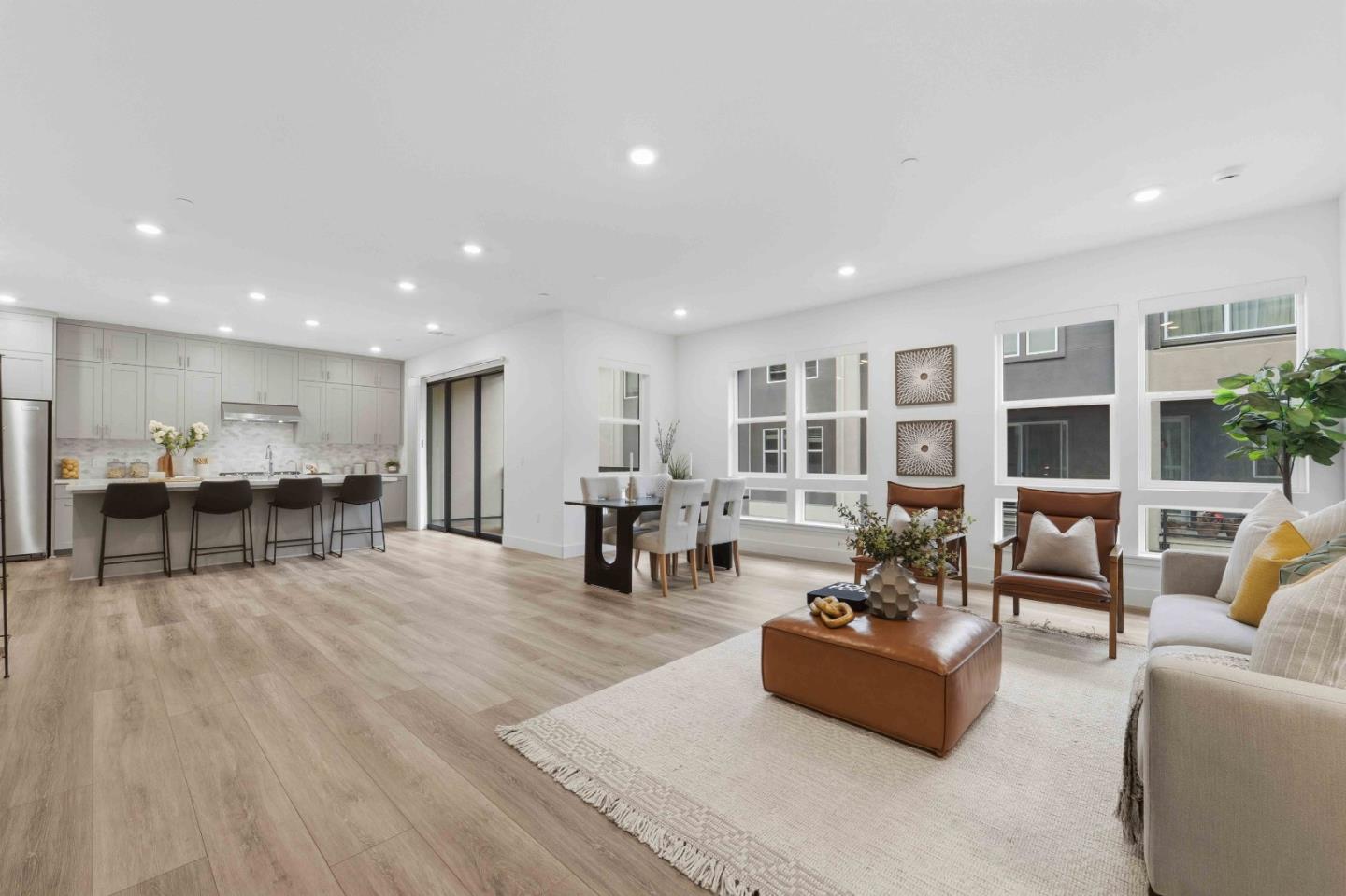 Front Image Thumbnail for ML82033596