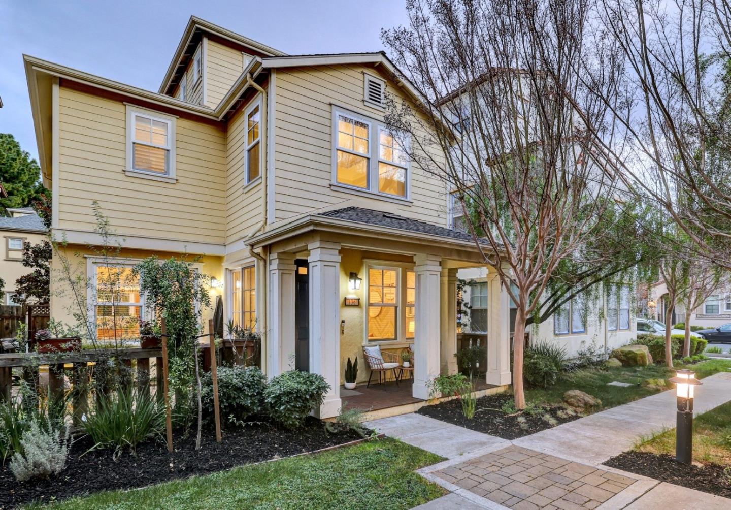 Front Image Thumbnail for ML82033628