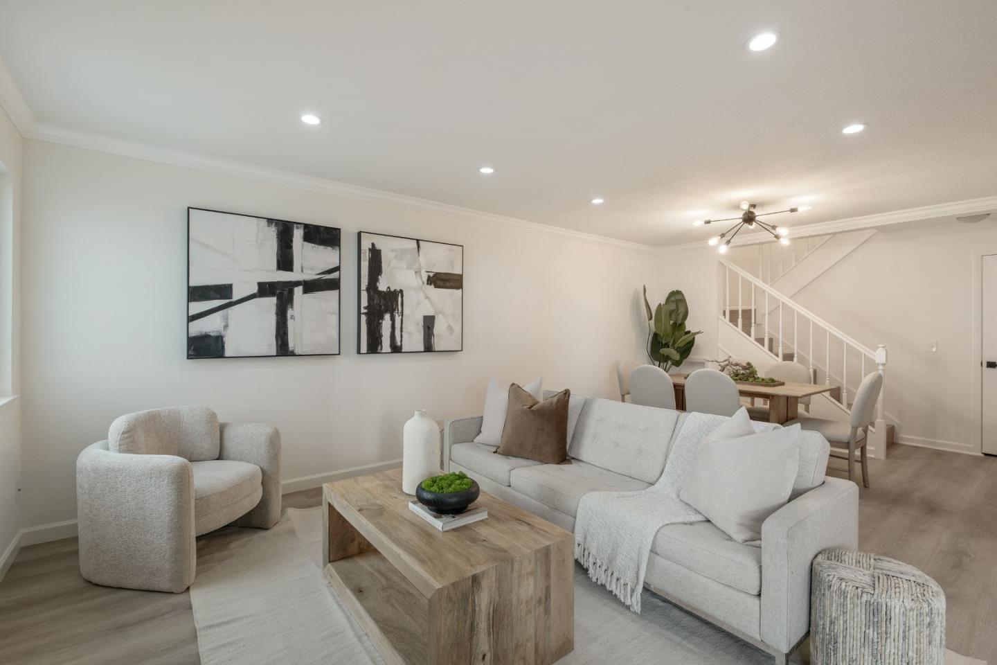 Front Image Thumbnail for ML82033695