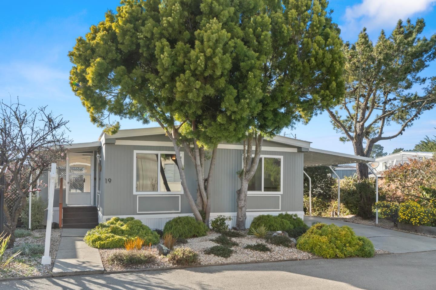 Front Image Thumbnail for ML82033736