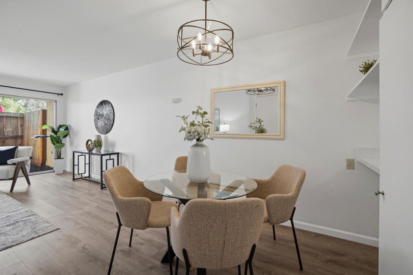 Front Image Thumbnail for ML82033964