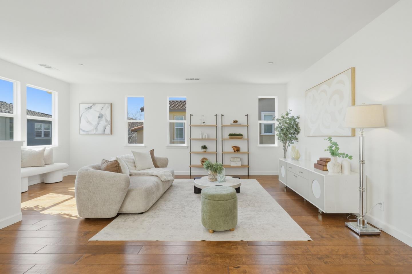 Front Image Thumbnail for ML82034311