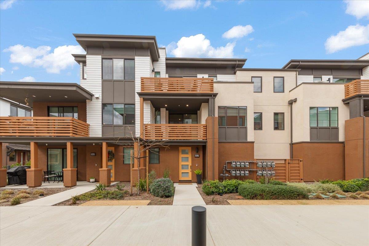 Front Image Thumbnail for ML82034353