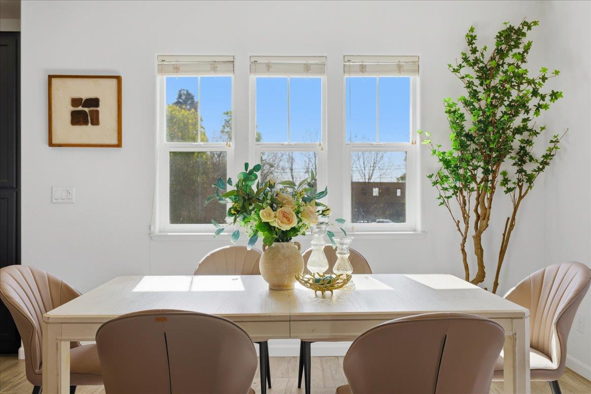 Front Image Thumbnail for ML82034378