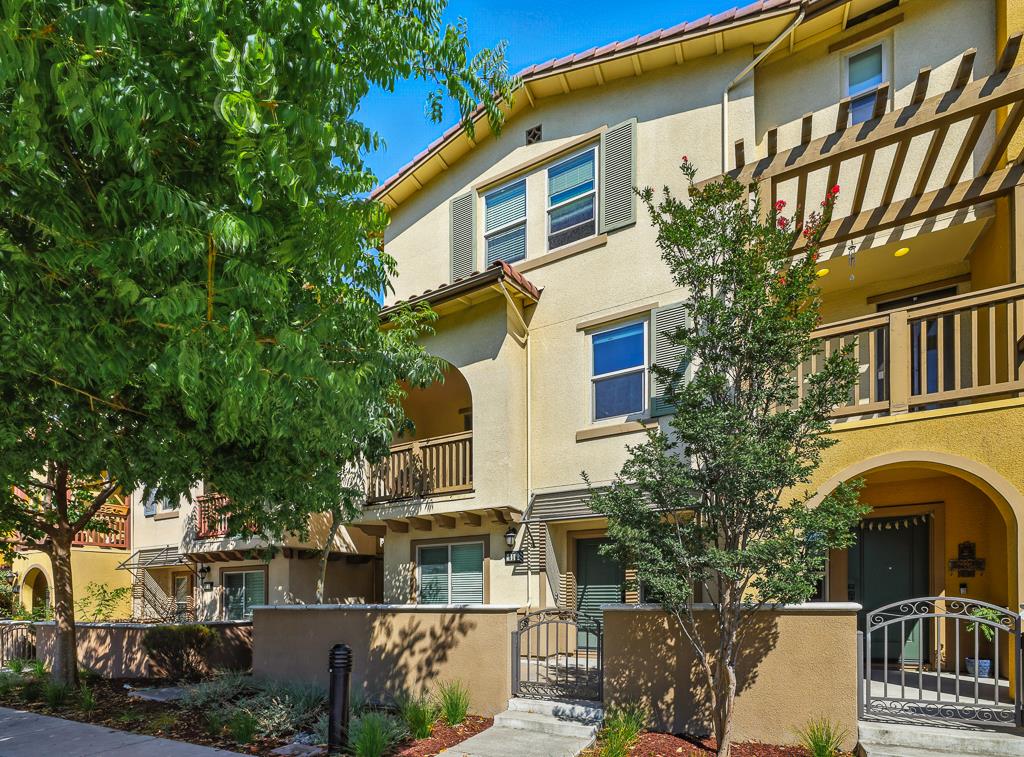 Front Image Thumbnail for ML82034402