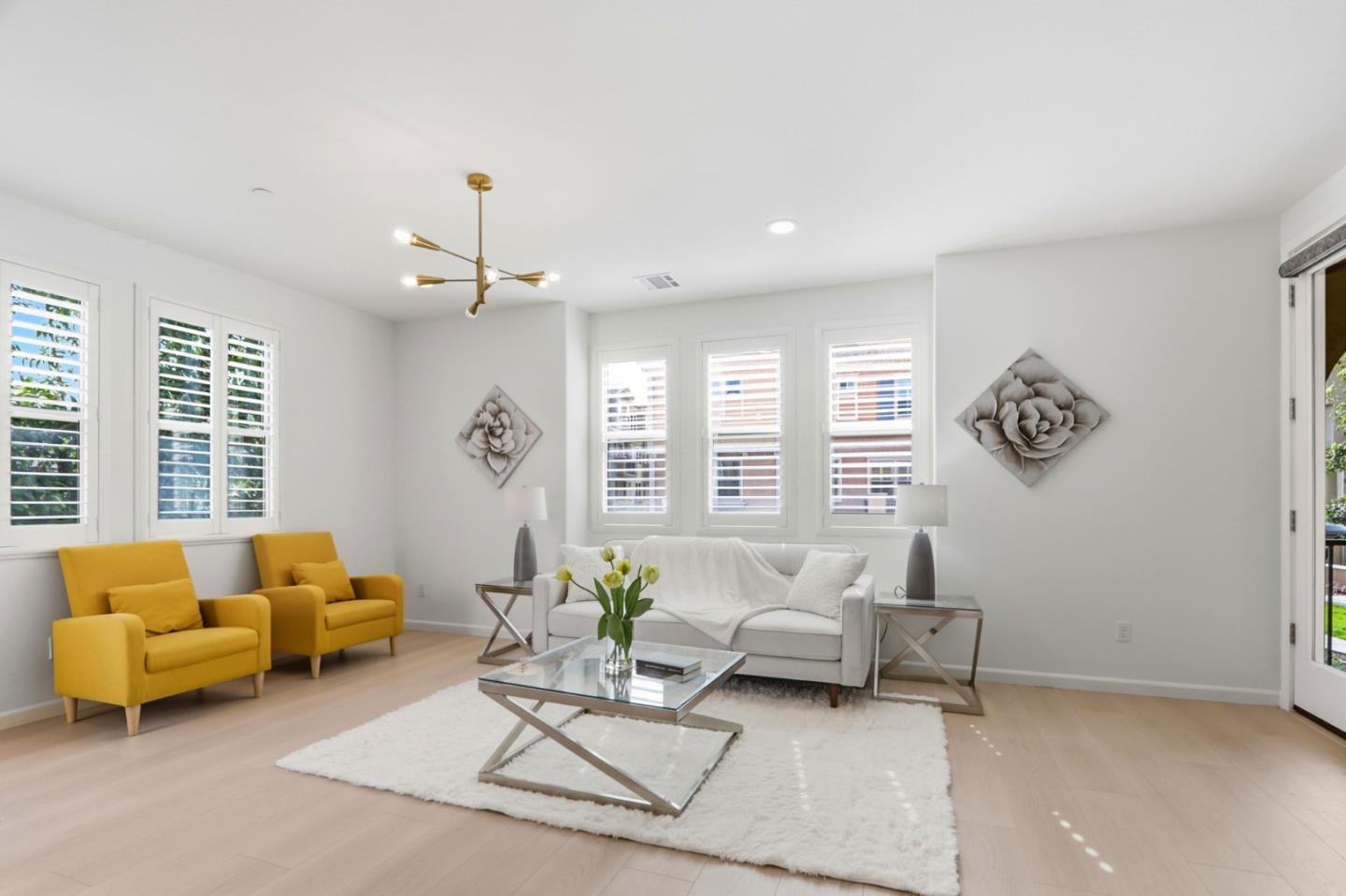 Front Image Thumbnail for ML82034715