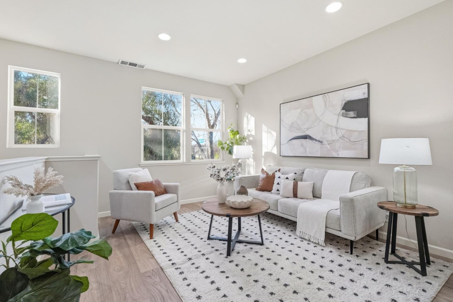 Front Image Thumbnail for ML82035274