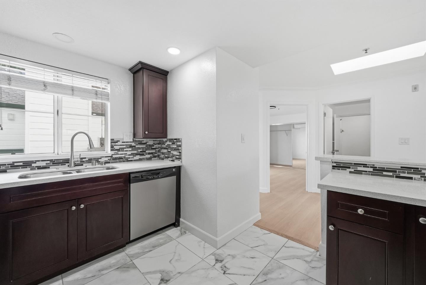 Front Image Thumbnail for ML82035417