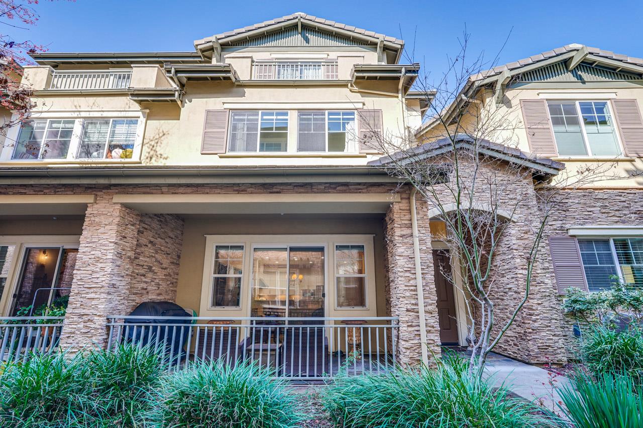 Front Image Thumbnail for ML82035636