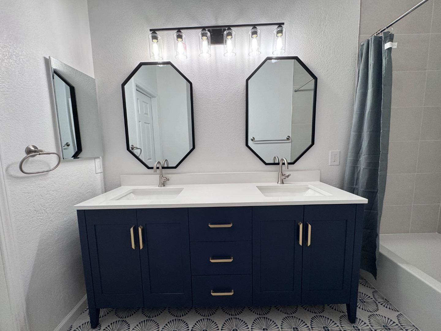 Front Image Thumbnail for ML82035663