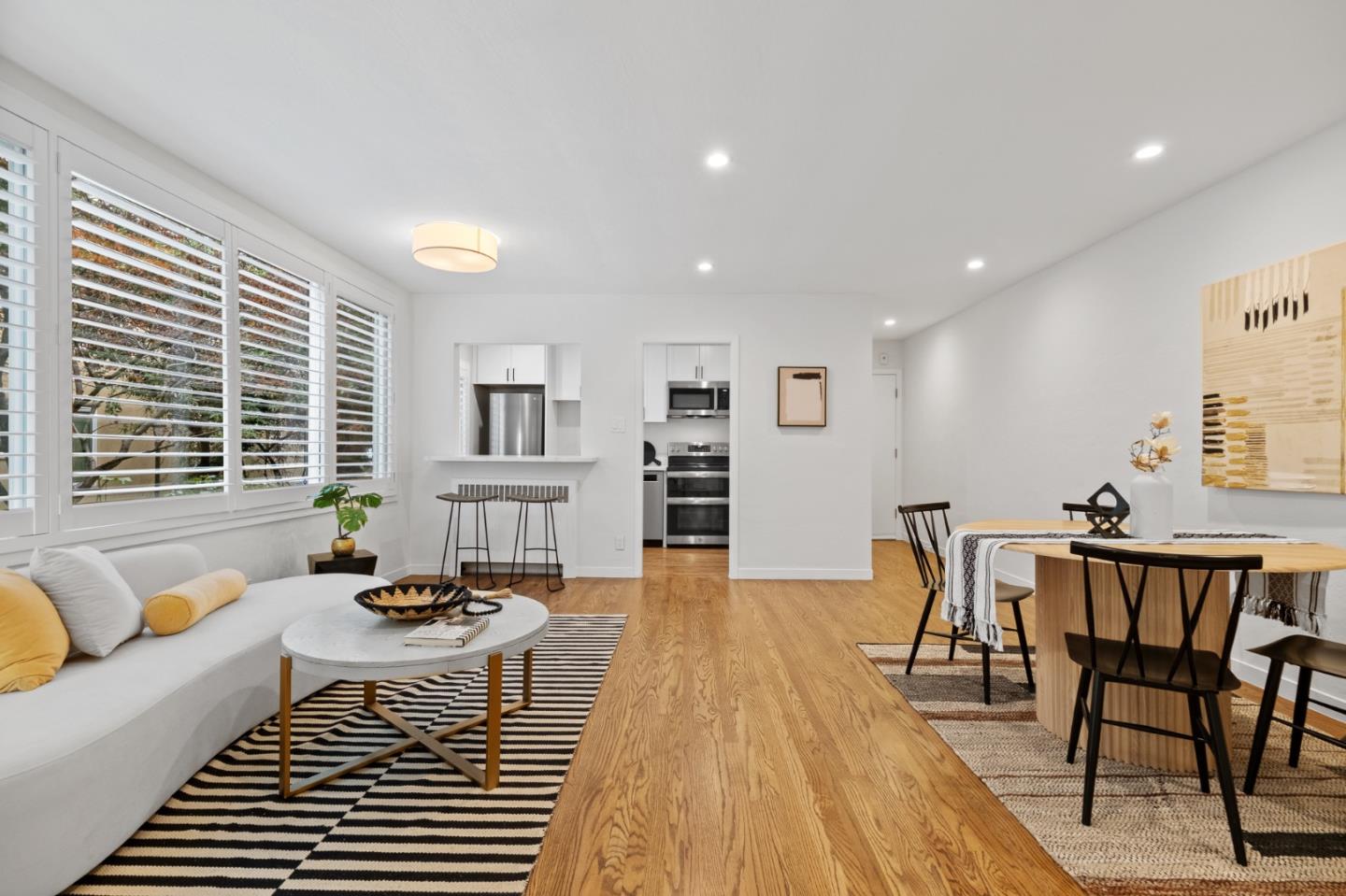 Front Image Thumbnail for ML82035664