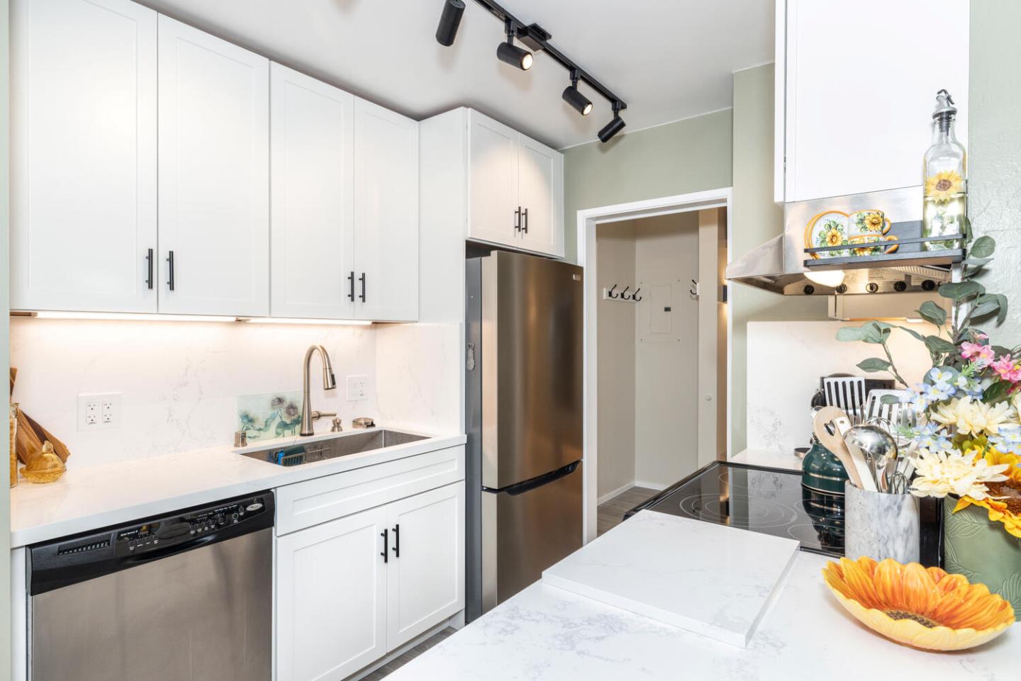 Front Image Thumbnail for ML82035816