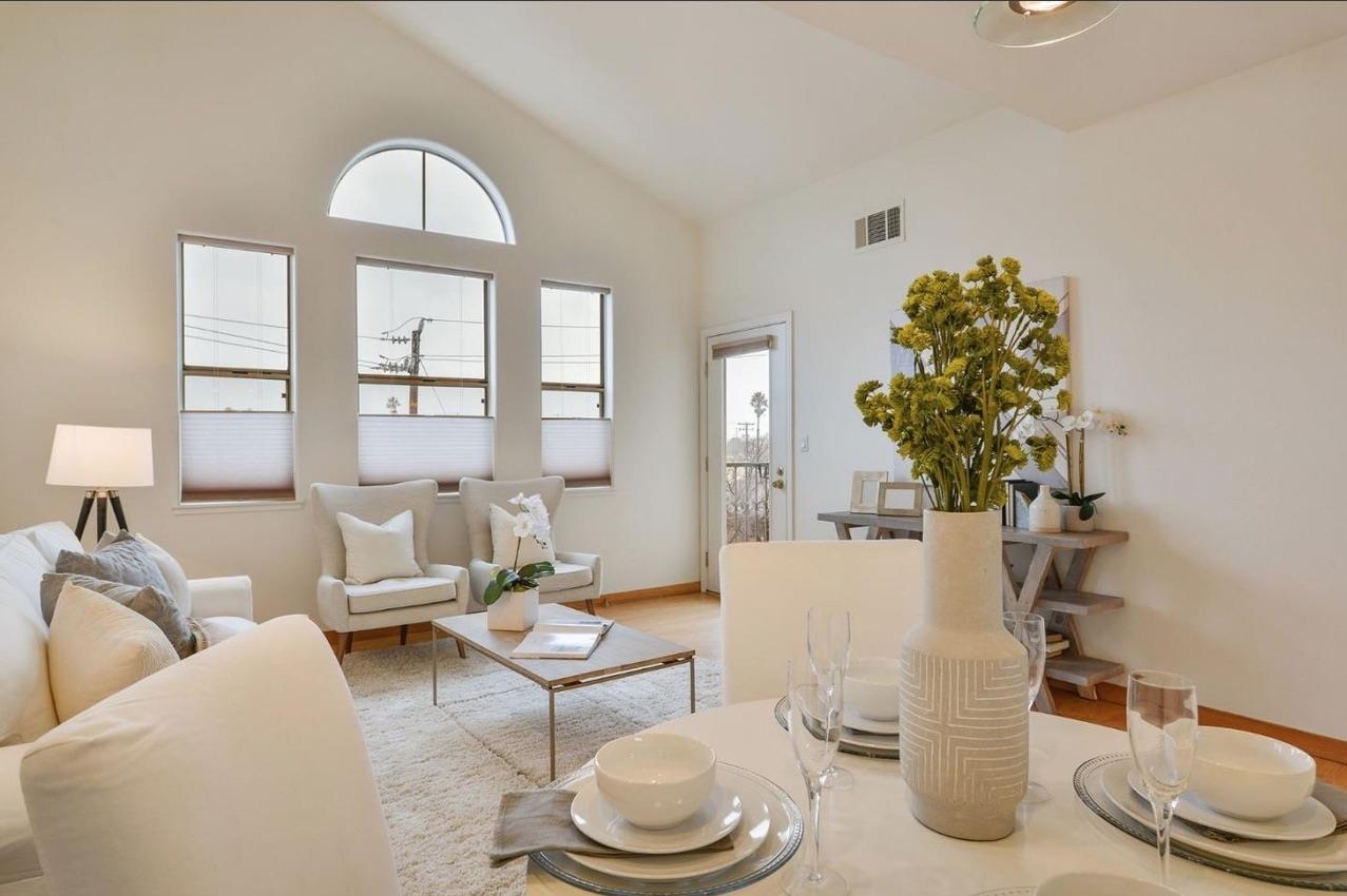 Front Image Thumbnail for ML82035822