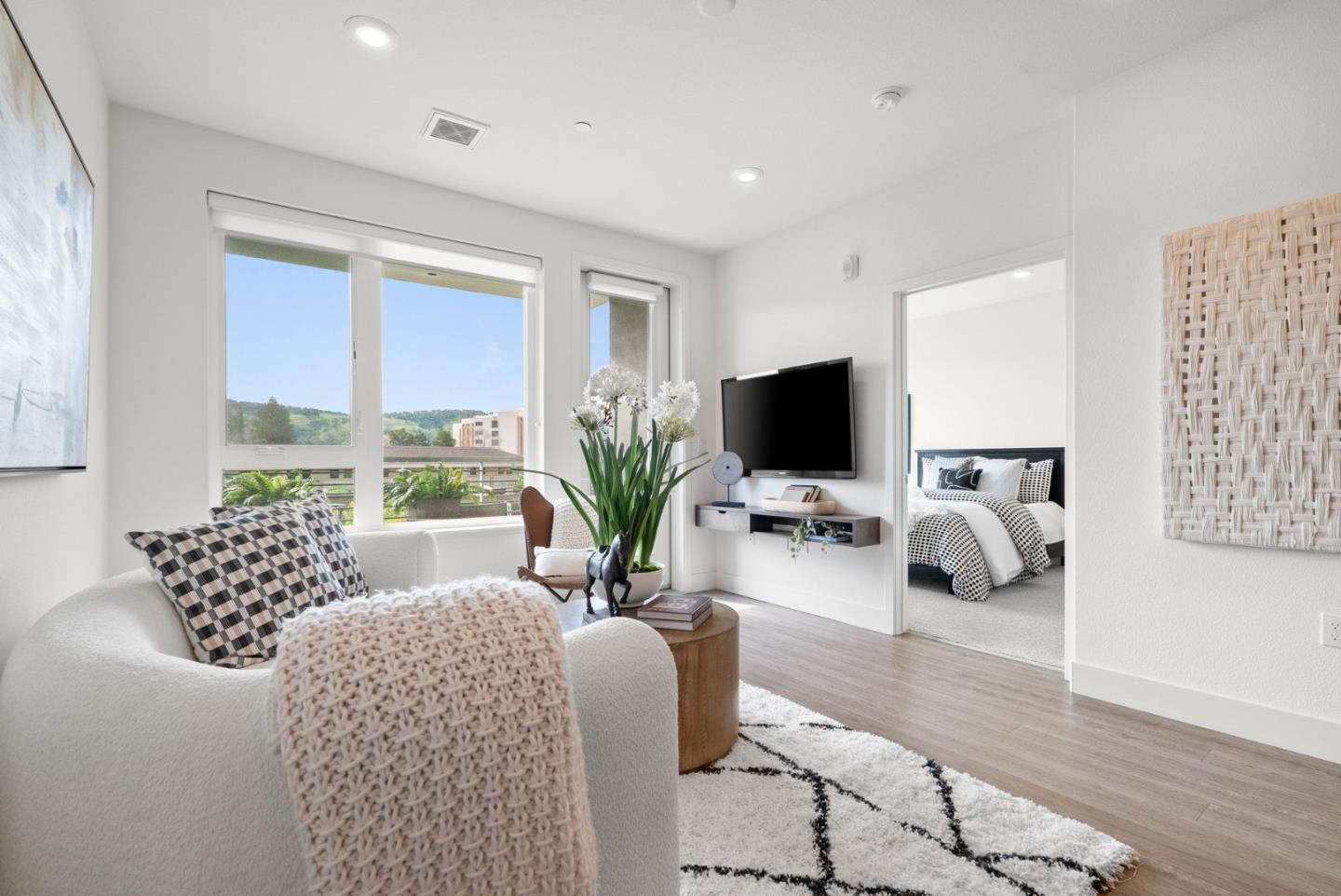 Front Image Thumbnail for ML82035838