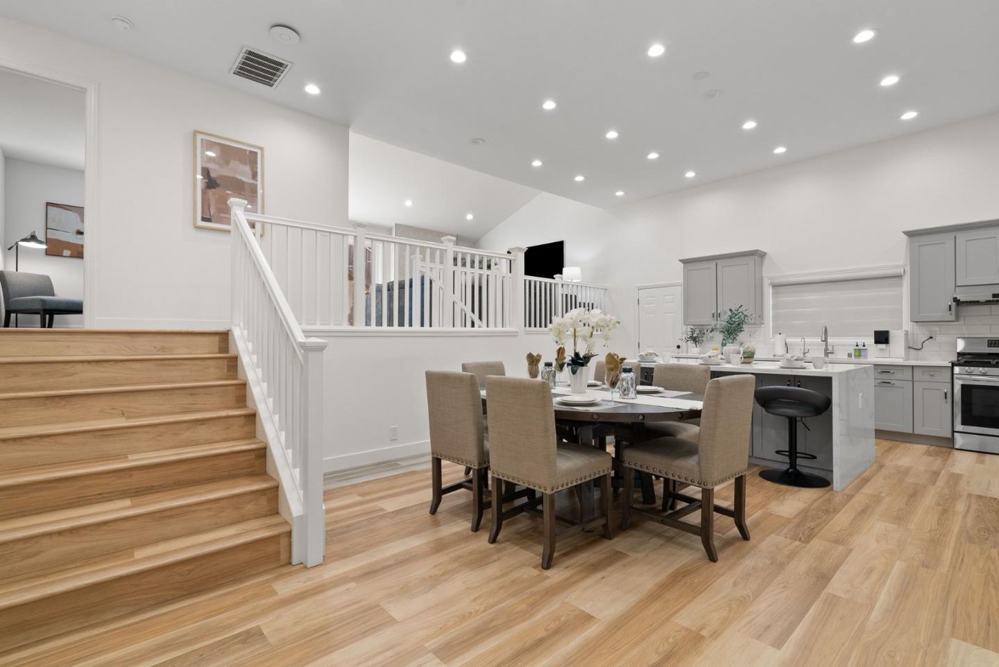 Front Image Thumbnail for ML82035876