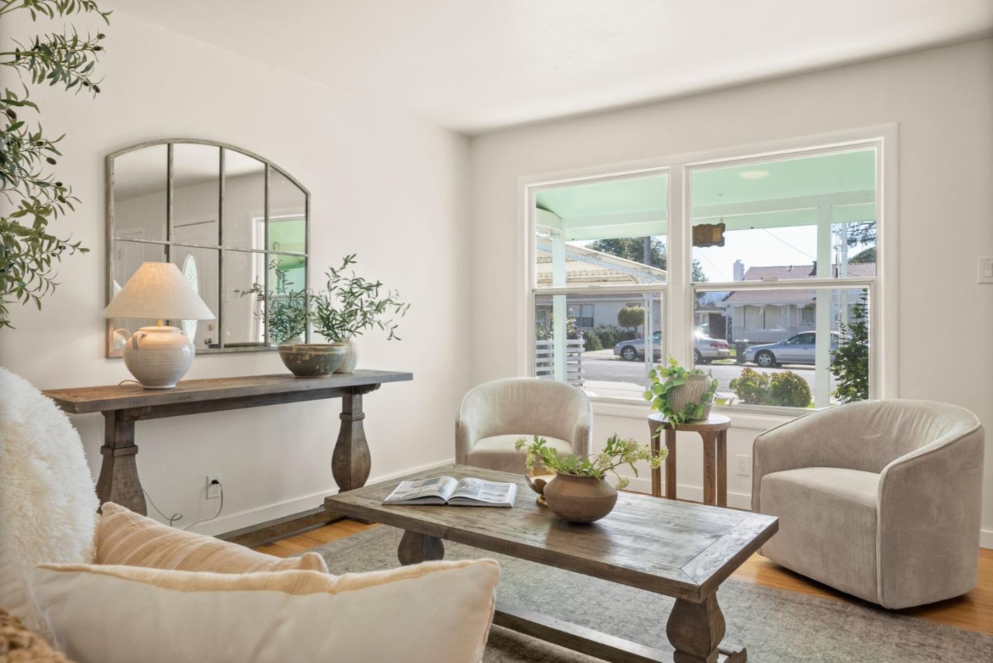 Front Image Thumbnail for ML82035923