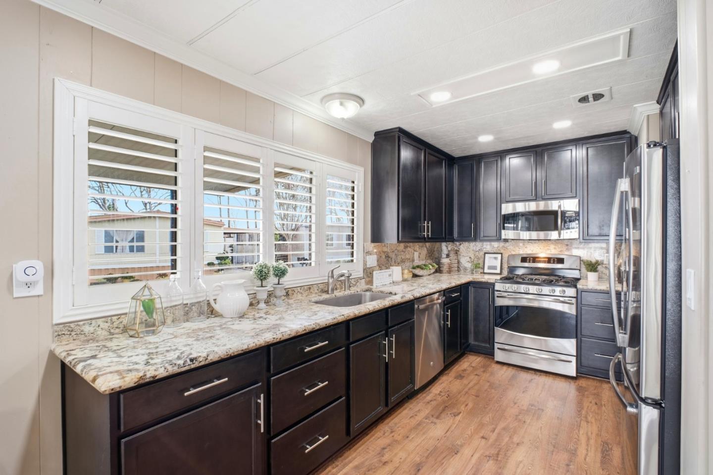 Front Image Thumbnail for ML82035963