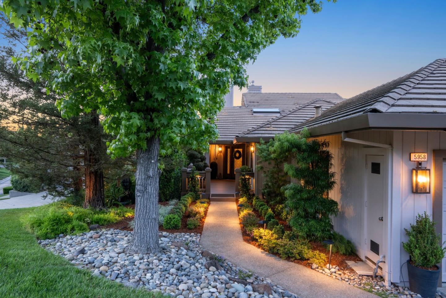 Front Image Thumbnail for ML82035977