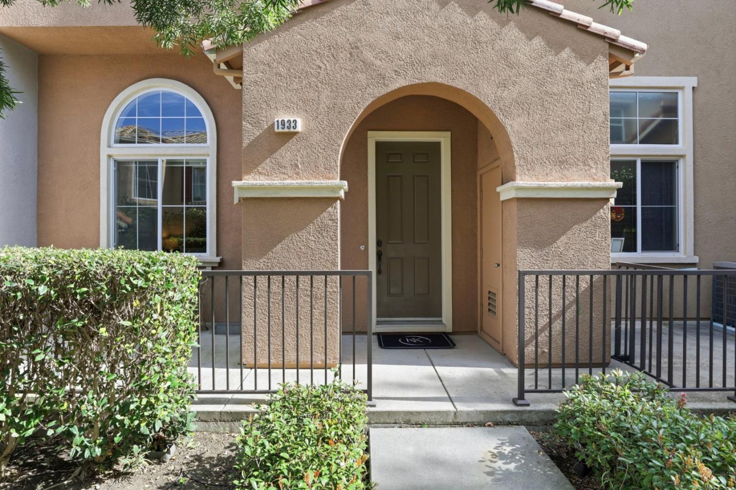 Front Image Thumbnail for ML82036209