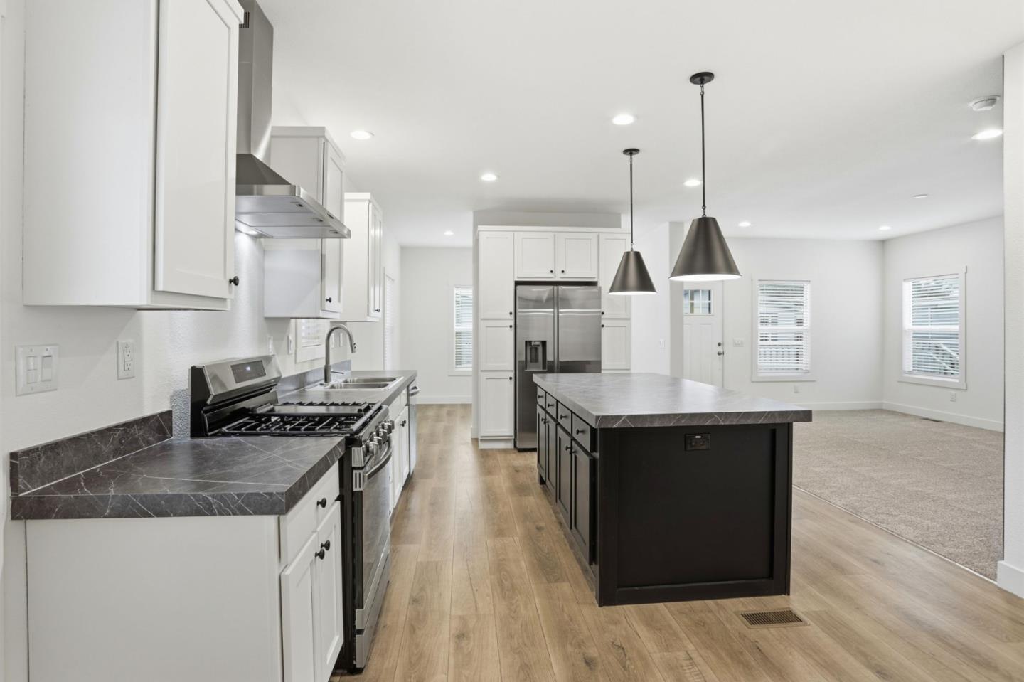 Front Image Thumbnail for ML82036321