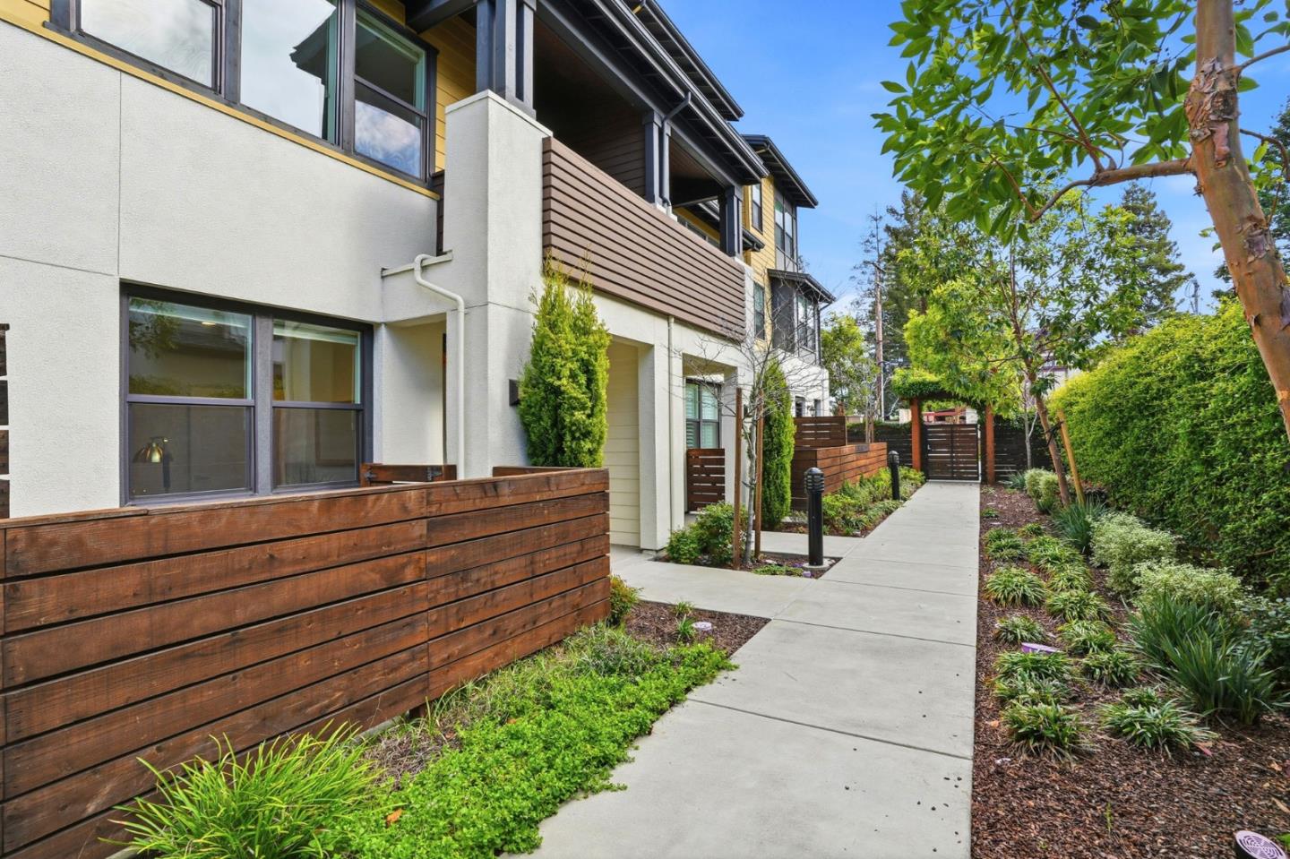 Front Image Thumbnail for ML82036333