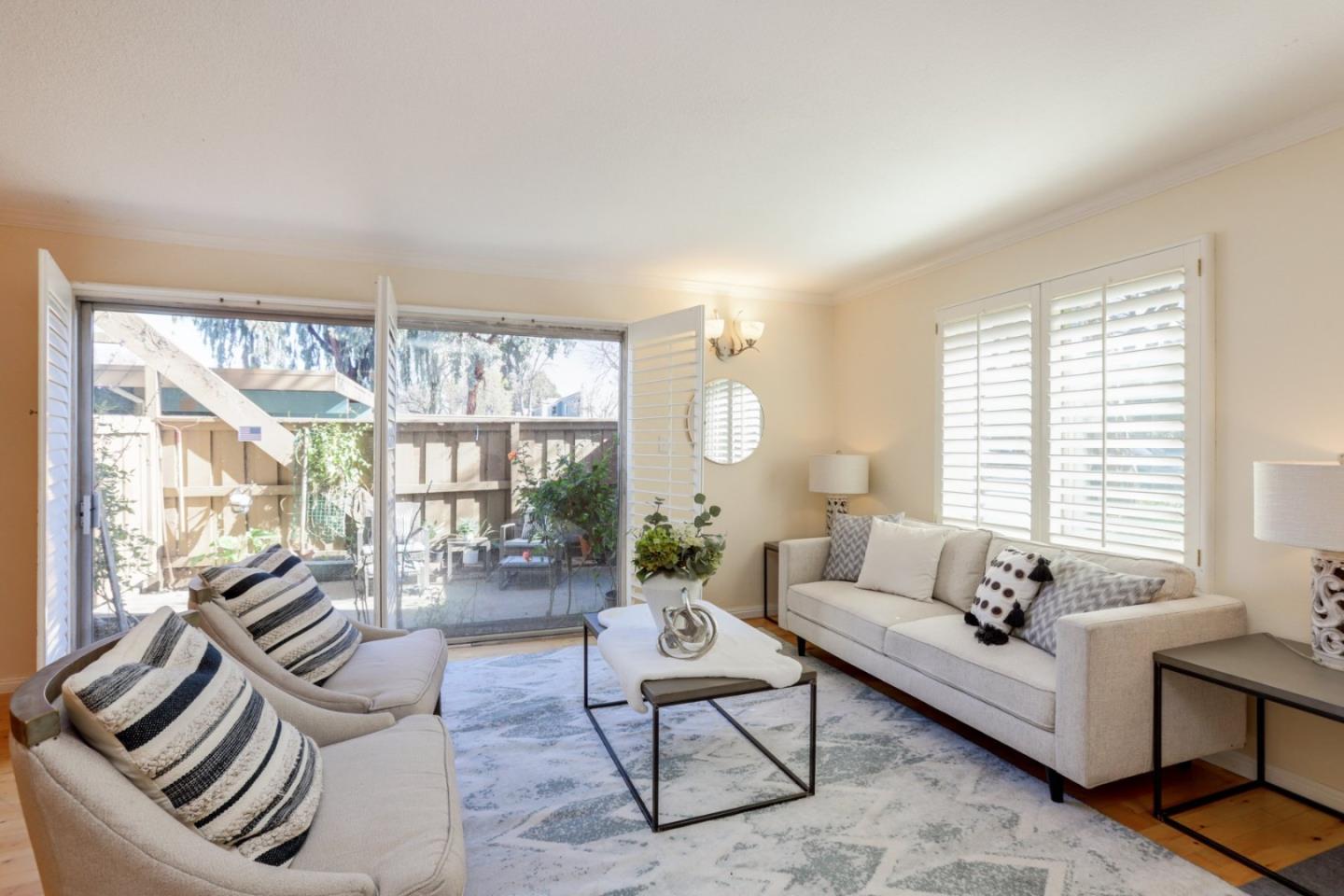 Front Image Thumbnail for ML82036382