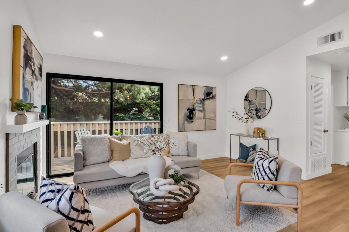 Front Image Thumbnail for ML82036475