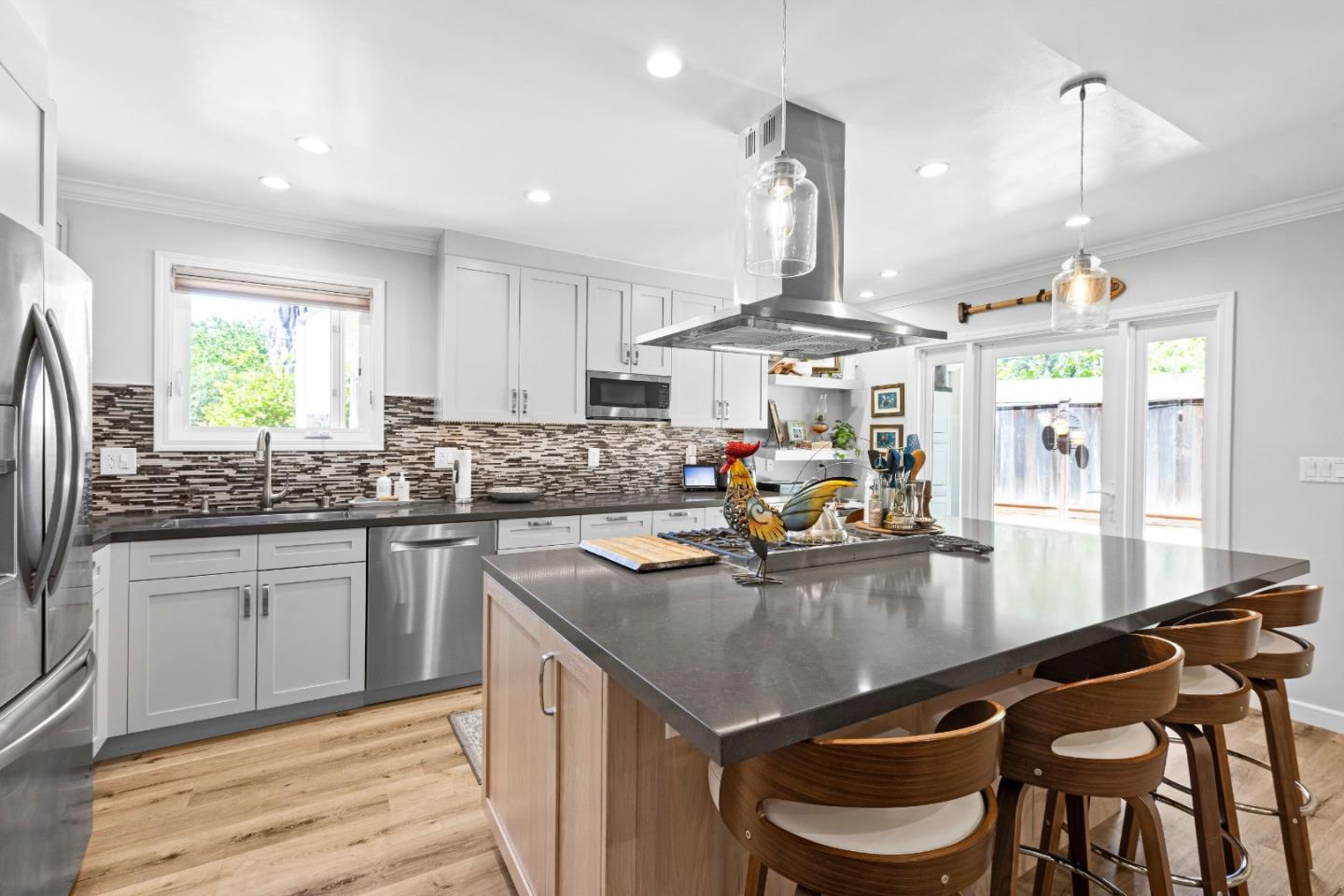Front Image Thumbnail for ML82036494