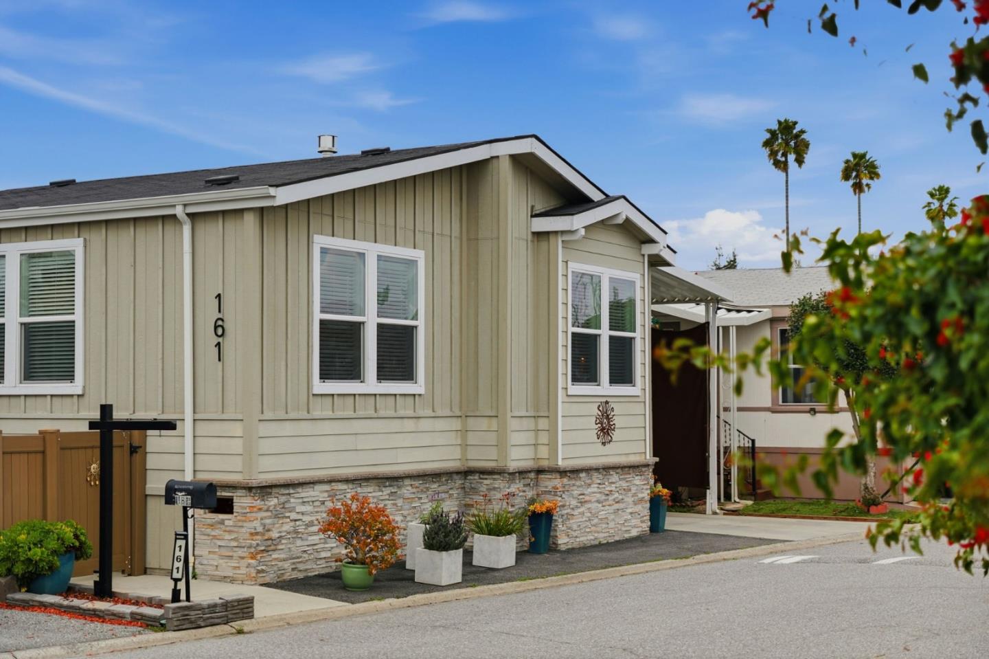 Front Image Thumbnail for ML82036617