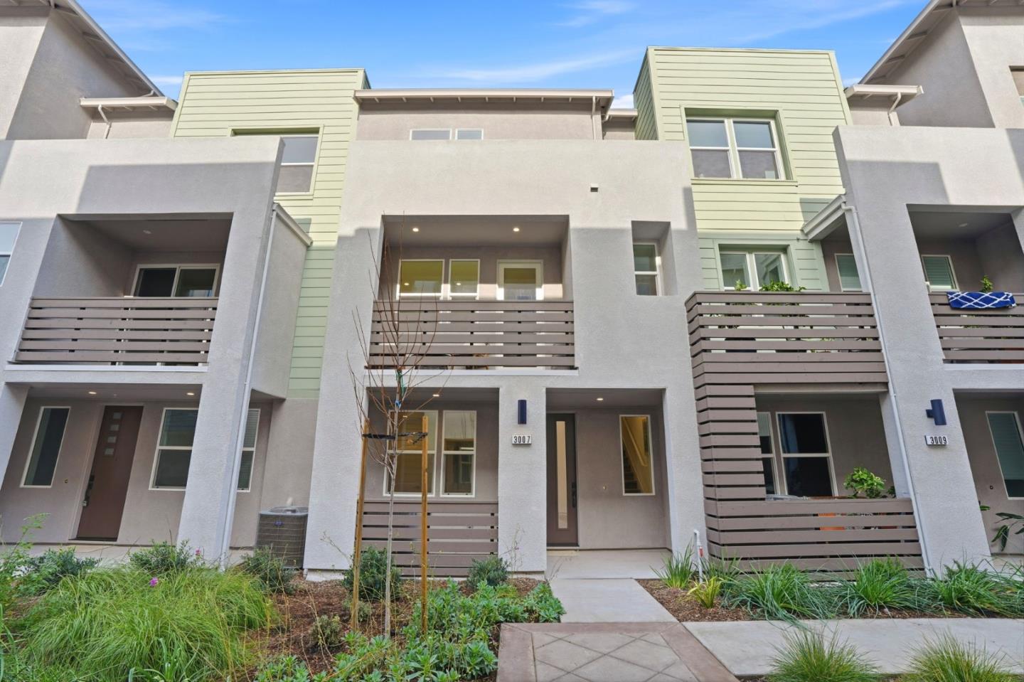 Front Image Thumbnail for ML82036713