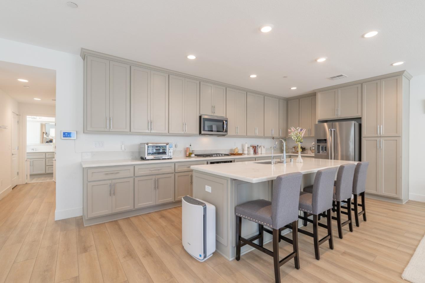 Front Image Thumbnail for ML82036775