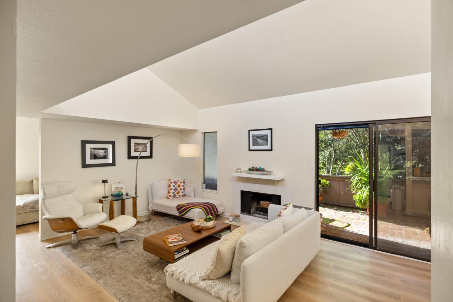 Front Image Thumbnail for ML82036856