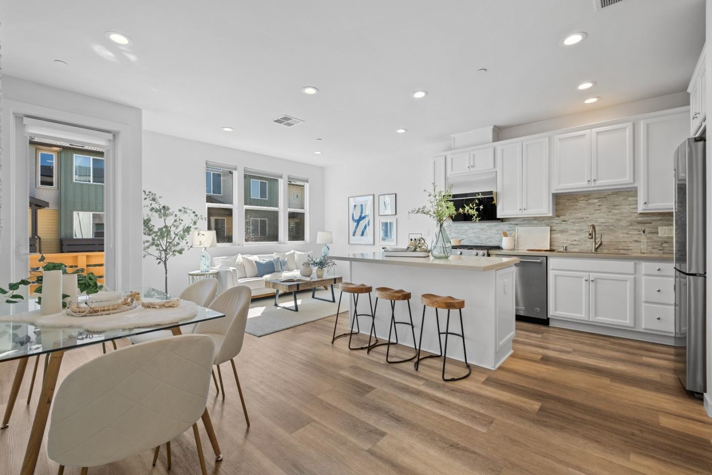 Front Image Thumbnail for ML82036877