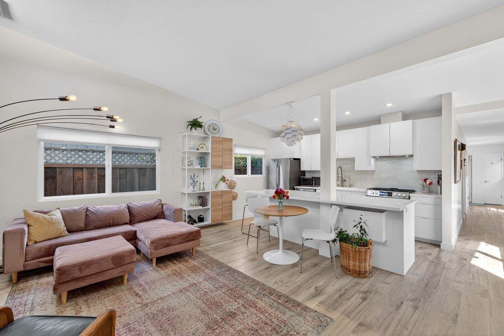 Front Image Thumbnail for ML82036898