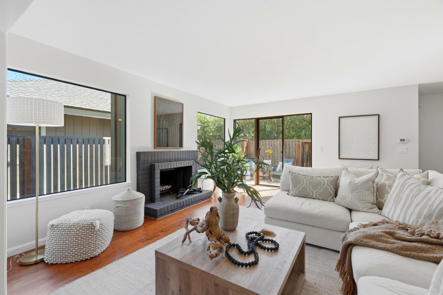 Front Image Thumbnail for ML82036990