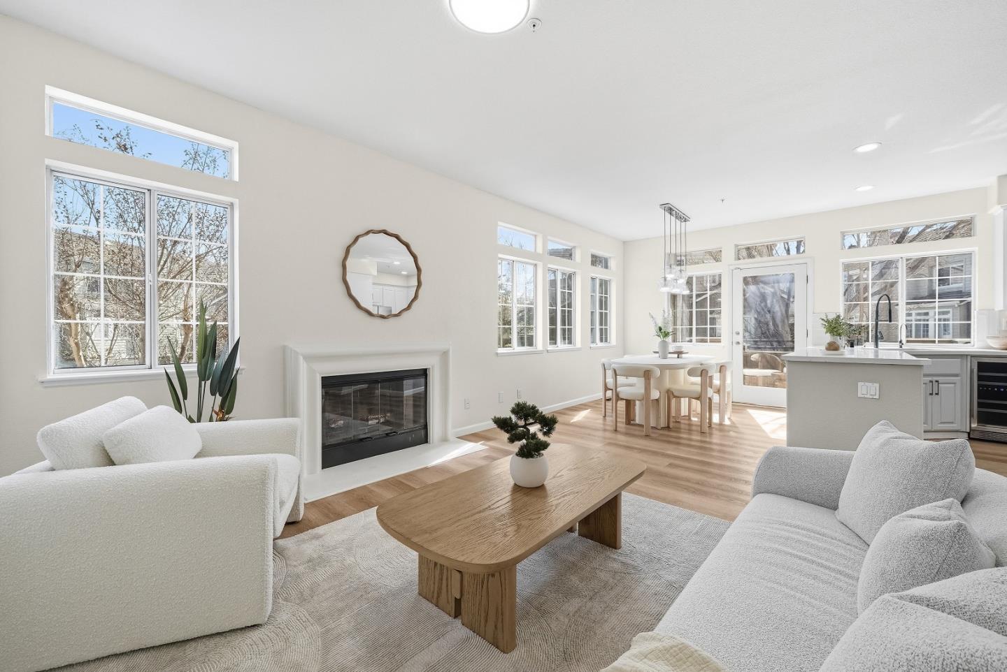 Front Image Thumbnail for ML82036995