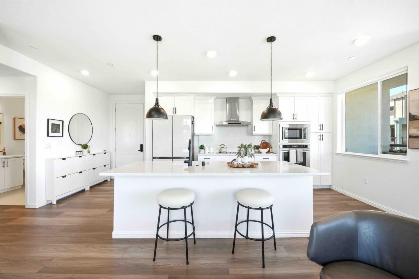 Front Image Thumbnail for ML82037043