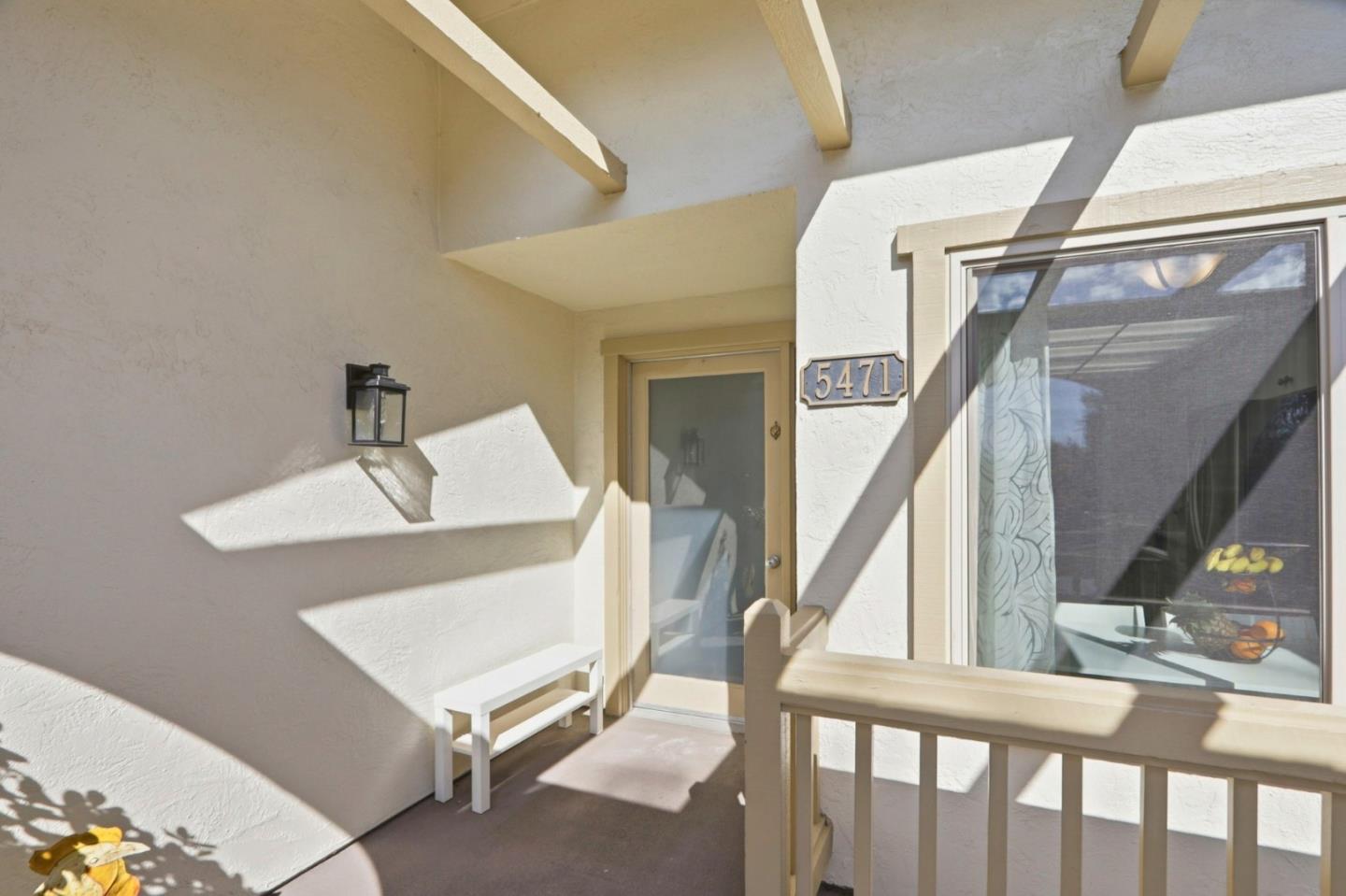 Front Image Thumbnail for ML82037077