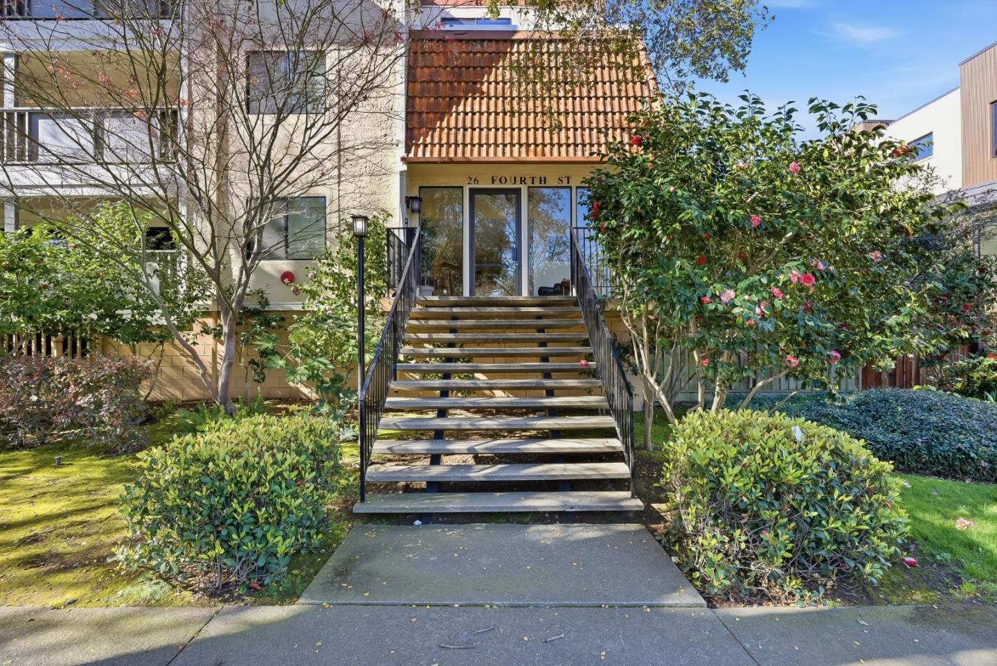 Front Image Thumbnail for ML82037316