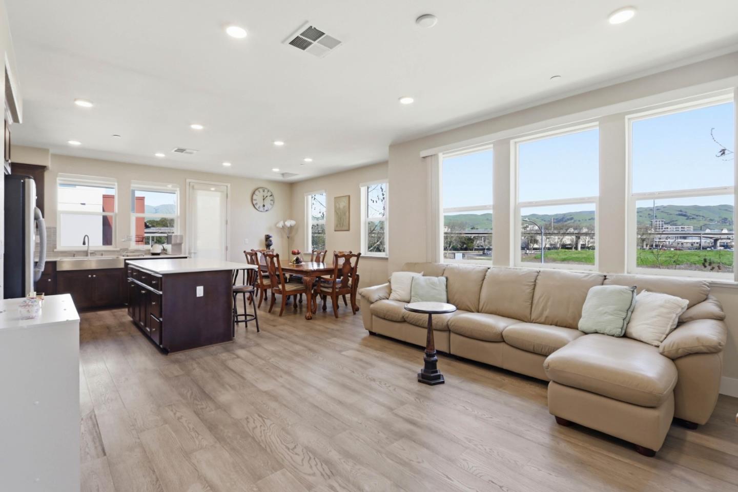 Front Image Thumbnail for ML82037509