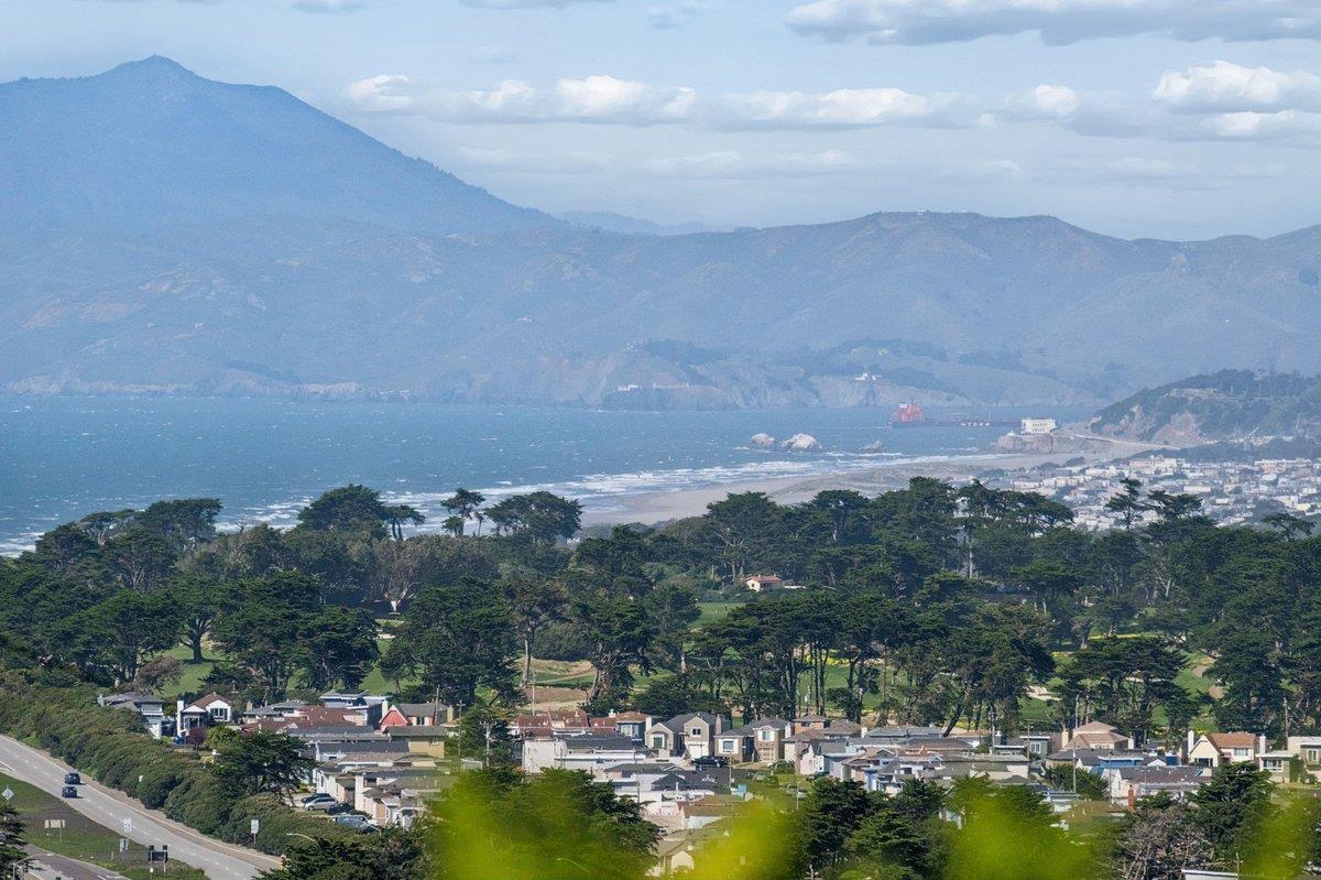 Front Image Thumbnail for ML82037522