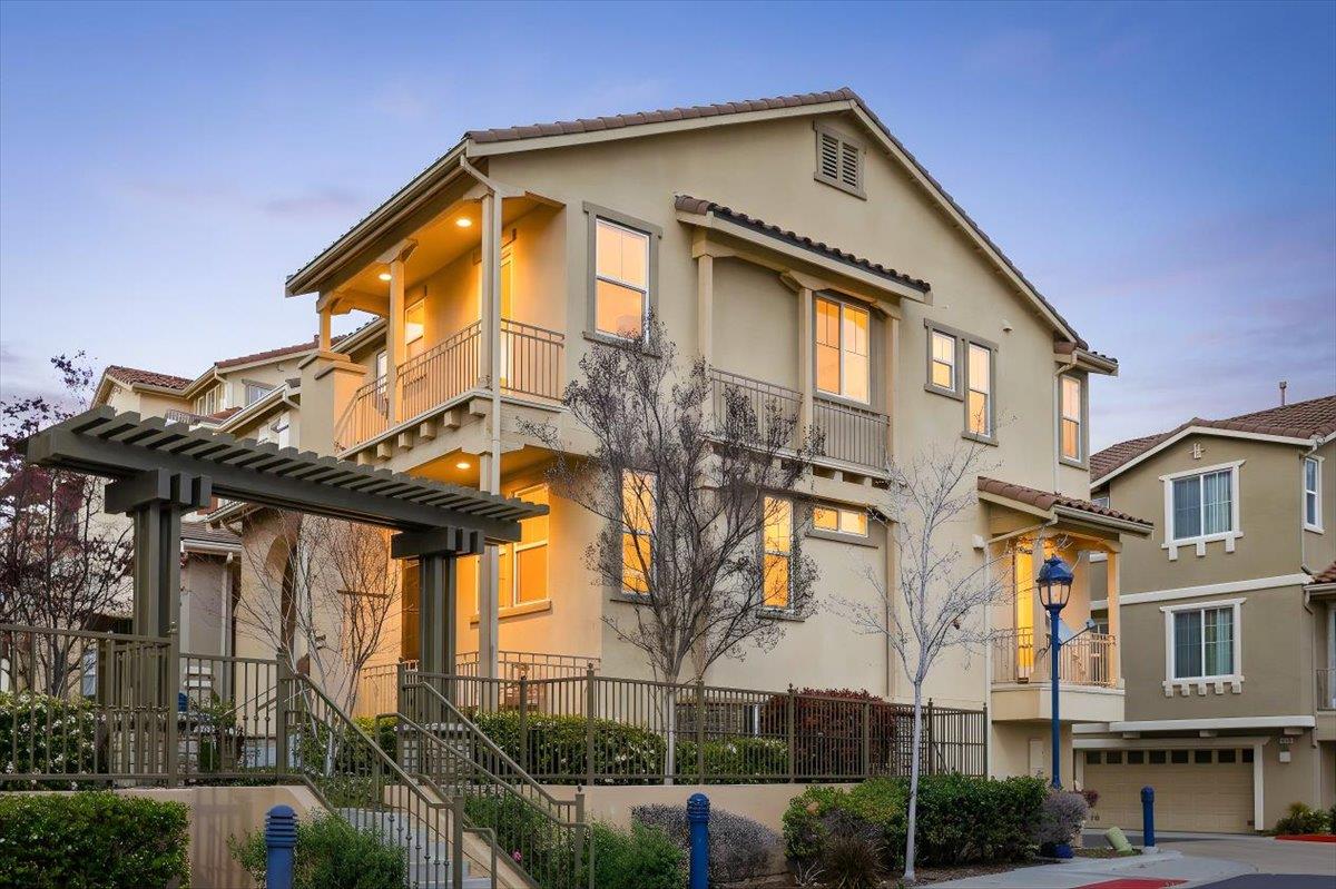 Front Image Thumbnail for ML82037538